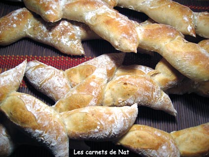 Petites baguettes épi au camembert et aux noix-1